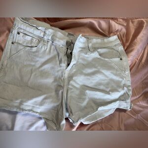 White denim Kensie Shorts